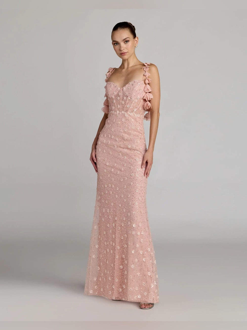 MAC DUGGAL
Pink Sweetheart Neck
Embellished Gown With Floral Detail Size 2